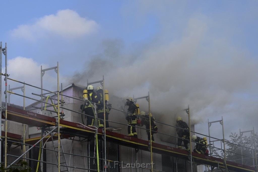 Dachstuhlbrand Koeln Poll Geislarerstr P324.JPG - Miklos Laubert